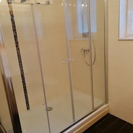 Karlo With Private Pool 아파트 *